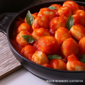 Nhoque recheado de carne de jaca com molho a escolher