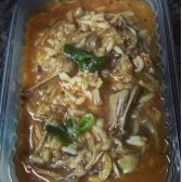 Carne com legumes ao curry com leite de coco