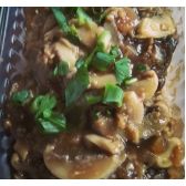 Carne assada ao molho madeira com champignon