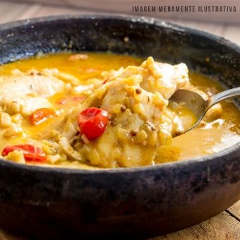 Carne com legumes ao curry com leite de coco