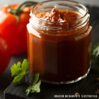 Molho artesanal de tomate com manjericão