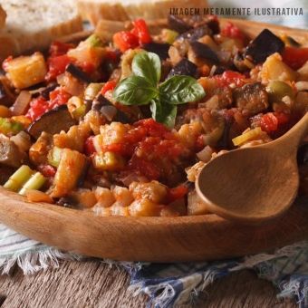 Caponata italiana de berinjela