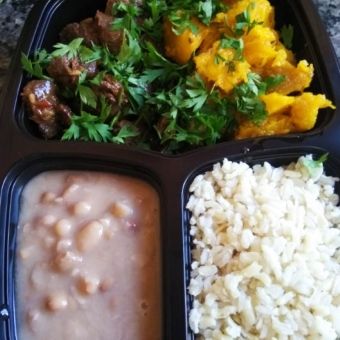 Marmitinha arroz integral, feijão, carne de panela, cabotiá refogada
