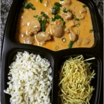 Marmitinha arroz integral, strogonoff, batata palha