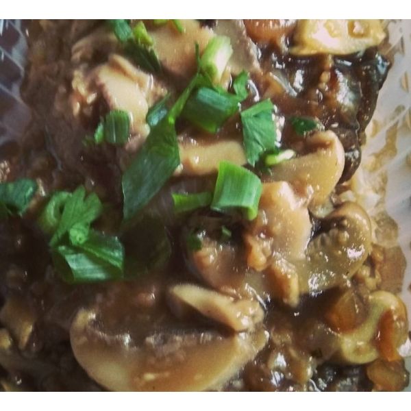 Carne em tiras ao vinho tinto com shitake